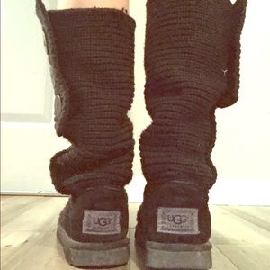 Women’s size 7. Black knit Uggs